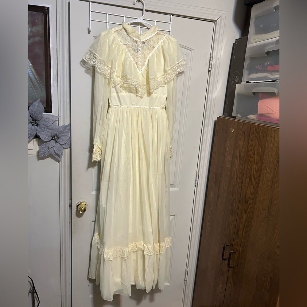Vintage Cream Lace Dress